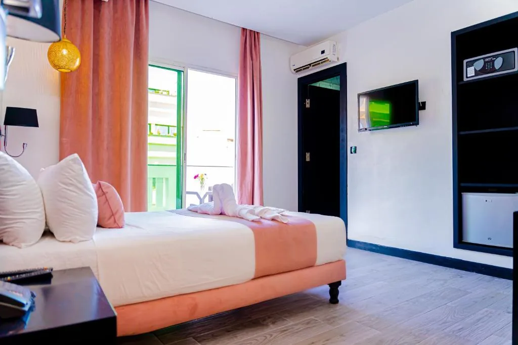 Chambre Simple — Hotel Les Ambassadeurs